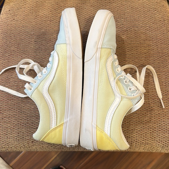 VANS Womens shoes size 9z excellent t used condition. No box - Picture 7 of 7